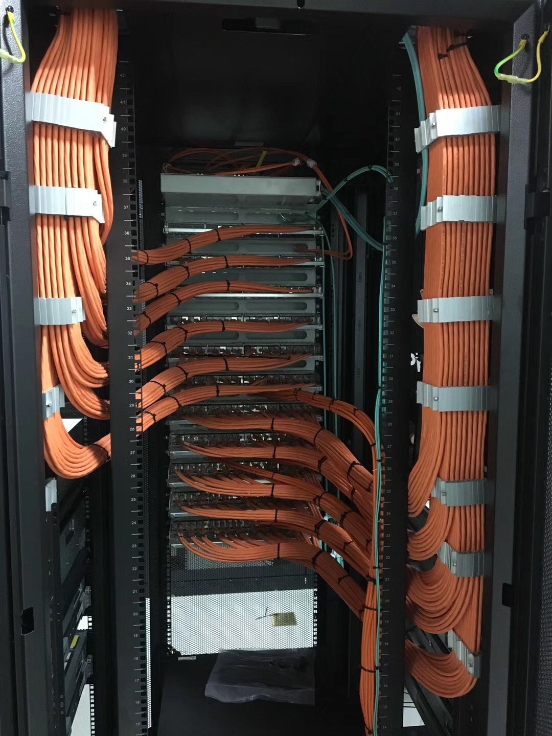 分享 | 机房与机柜监控安装理线方法介绍（图文）